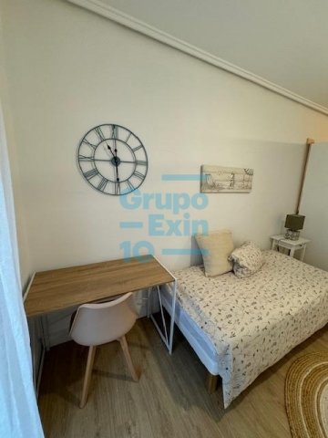 Foto 13 de Piso exterior con balcón, amueblado