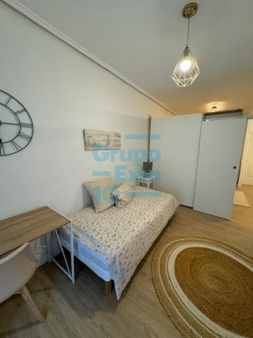 Foto 15 de Piso exterior con balcón, amueblado