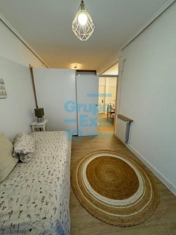 Foto 16 de Piso exterior con balcón, amueblado