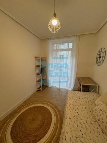 Foto 17 de Piso exterior con balcón, amueblado