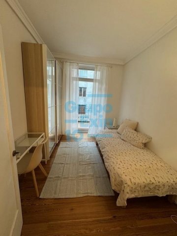 Foto 18 de Piso exterior con balcón, amueblado