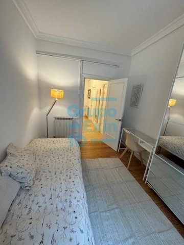 Foto 19 de Piso exterior con balcón, amueblado