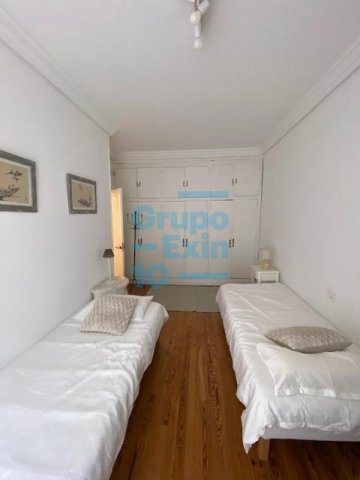 Foto 29 de Piso exterior con balcón, amueblado