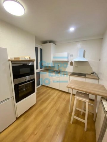 Foto 30 de Piso exterior con balcón, amueblado