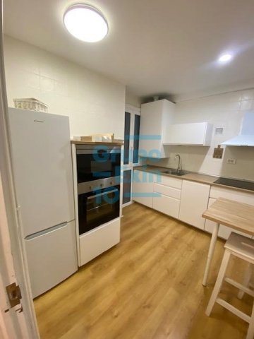 Foto 31 de Piso exterior con balcón, amueblado