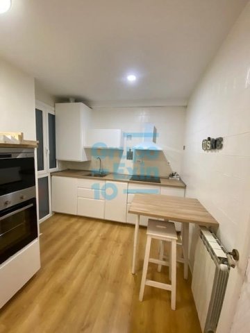 Foto 32 de Piso exterior con balcón, amueblado