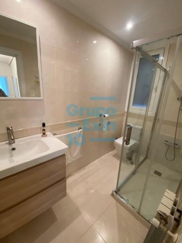 Foto 33 de Piso exterior con balcón, amueblado