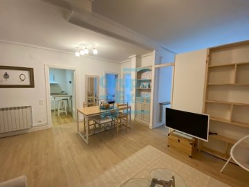 Foto 36 de Piso exterior con balcón, amueblado