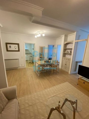 Foto 37 de Piso exterior con balcón, amueblado