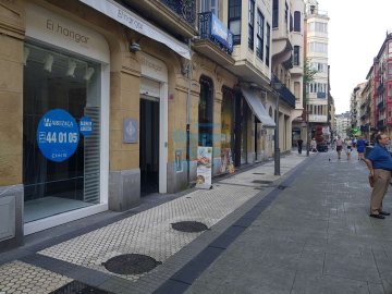 Foto 4 de En la mejor zona comercial, junto a ZARA y FNAC, local de dos plantas COMERCIALES en plena calle peatonal