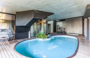 Foto 2 de Preciosa y única villa de diseño con los mejores materiales, ascensor, piscina, sauna y jardines con plantas tropicales