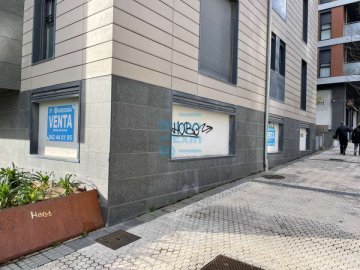 Foto 2 de Salida de Humos y posibilidad de terraza. Calle lizarra, local/oficina con fachada a la calle lizarra y a la plaza interior