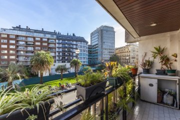 Foto 40 de Primera línea de La Concha, con vistas a la Bahía y a la Plaza Zaragoza, con 2 terrazas. El precio incluye una plaza de garaje amplia y un trastero en el mismo edificio.