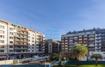 Foto 42 de Primera línea de La Concha, con vistas a la Bahía y a la Plaza Zaragoza, con 2 terrazas. El precio incluye una plaza de garaje amplia y un trastero en el mismo edificio.
