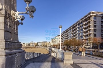 Foto 70 de Primera línea de La Concha, con vistas a la Bahía y a la Plaza Zaragoza, con 2 terrazas. El precio incluye una plaza de garaje amplia y un trastero en el mismo edificio.