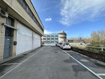 Foto 2 de Nave a pie de Autovia en la entrada de Astigarraga, Planta calle 620 m2 + entreplanta de 240 m2 oficinas. Dispone de 7 plazas de parking