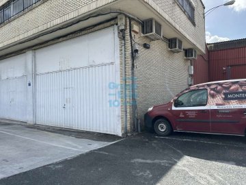 Foto 3 de Nave a pie de Autovia en la entrada de Astigarraga, Planta calle 620 m2 + entreplanta de 240 m2 oficinas. Dispone de 7 plazas de parking