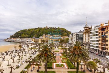 Foto 2 de Vivienda con imponentes vistas a la playa de la Concha y al ayuntamiento de San Sebastián. Requiere reforma integral