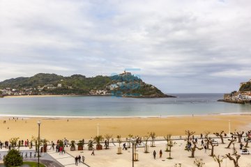 Foto 8 de Vivienda con imponentes vistas a la playa de la Concha y al ayuntamiento de San Sebastián. Requiere reforma integral