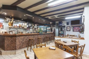 Foto 4 de Bar - Restaurante con enorme fondo de comercio en pleno cogollo de Gros, para empezar a trabajar al día siguiente.