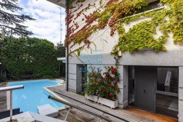 Foto 3 de Villa Unifamiliar de 500 m2 construidos (segregado actualmente en 4 viviendas), en parcela de 700 m2 con amplias terrazas y piscina