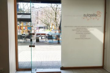 Foto 2 de INVERSIONISTAS. Local comercial en Plaza Ferrerías a pleno rendimiento como negocio de estética.