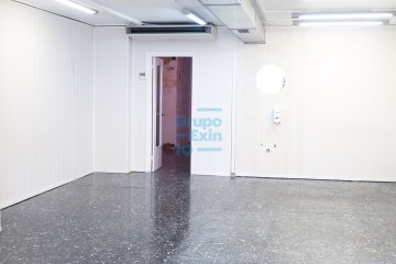 Foto 4 de INVERSIONISTAS. Local comercial en Plaza Ferrerías a pleno rendimiento como negocio de estética.