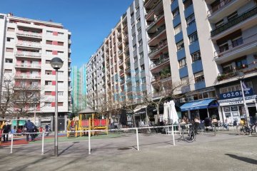 Foto 6 de INVERSIONISTAS. Local comercial en Plaza Ferrerías a pleno rendimiento como negocio de estética.