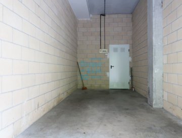 Foto 2 de Pasaia Antxo en Avenida de Buenavista venta de garaje cerrado de 18 m² en planta de calle.