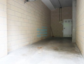 Foto 3 de Pasaia Antxo en Avenida de Buenavista venta de garaje cerrado de 18 m² en planta de calle.