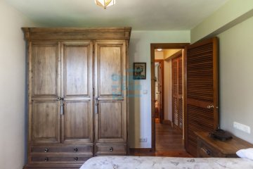Foto 12 de Casa individual en 3 plantas con vistas panorámicas a la bahía de Txingudi. Terreno propio de 9.287 m2 con arboles frutales y frontón.