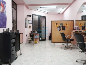 Foto 4 de PELUQUERIA en Loiola, en calle Sierra de Urbasa. En funcionamiento y a pleno rendimiento.