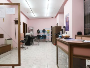 Foto 8 de PELUQUERIA en Loiola, en calle Sierra de Urbasa. En funcionamiento y a pleno rendimiento.
