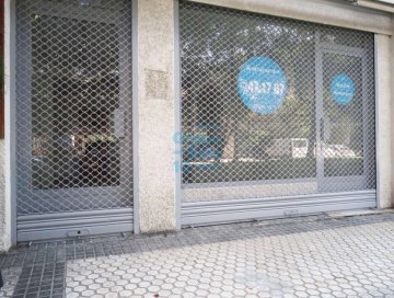 Foto 8 de Ferrerias junto al bar Olaeta se alquila local comercial con escaparate.