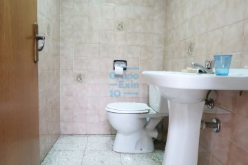 Foto 5 de Local comercial en Txofre de dos plantas con espacio diáfano muy luminoso y escaparate de 3,78 mts.