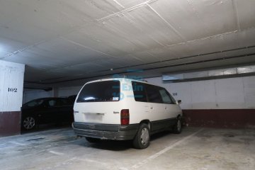 Foto 5 de Junto a las torres de Errotaburu se vende y alquila garaje para coche con muy buena maniobrabilidad.
