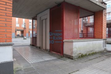 Foto 6 de Junto a las torres de Errotaburu se vende y alquila garaje para coche con muy buena maniobrabilidad.