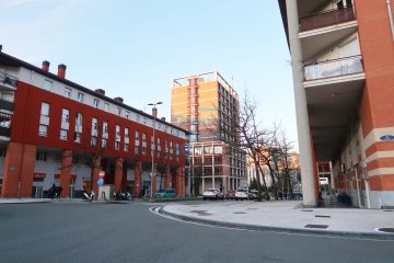 Foto 10 de Junto a las torres de Errotaburu se vende y alquila garaje para coche con muy buena maniobrabilidad.