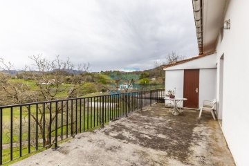 Foto 3 de Caserío bifamiliar en 3 plantas con posibilidad de construir dos viviendas.