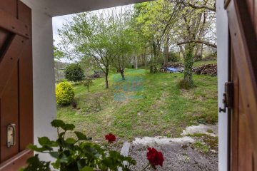 Foto 4 de Caserío bifamiliar en 3 plantas con posibilidad de construir dos viviendas.