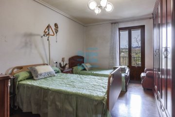 Foto 10 de Caserío bifamiliar en 3 plantas con posibilidad de construir dos viviendas.