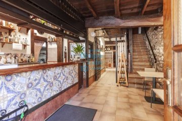 Foto 4 de Bar-Restaurante ARISTI ubicado en caserío Bifamiliar con dos viviendas, 37.000 m2 de terreno y dos parkings exteriores.