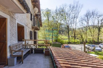 Foto 18 de Bar-Restaurante ARISTI ubicado en caserío Bifamiliar con dos viviendas, 37.000 m2 de terreno y dos parkings exteriores.