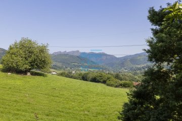 Foto 2 de Villa individual a reformar en parcela de 1.222 m² con magnífica ubicación junto al centro de Oiartzun, totalmente exterior con terraza y vistas despejadas.
