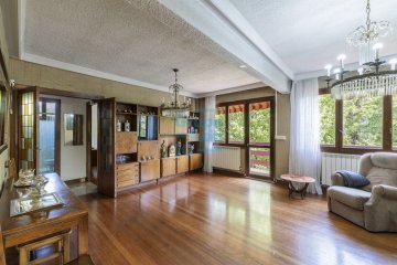 Foto 4 de Villa individual a reformar en parcela de 1.222 m² con magnífica ubicación junto al centro de Oiartzun, totalmente exterior con terraza y vistas despejadas.