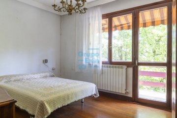 Foto 10 de Villa individual a reformar en parcela de 1.222 m² con magnífica ubicación junto al centro de Oiartzun, totalmente exterior con terraza y vistas despejadas.