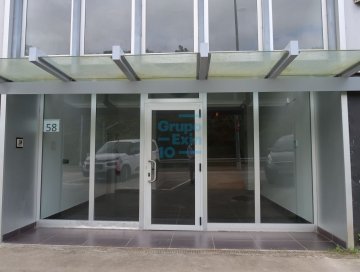 Foto 5 de Oficinas en edificio de oficinas en Igarategi Industrialdea junto a Muebles Iturbe.