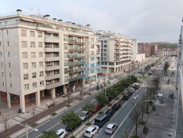 Foto 30 de Riberas de Loiola, en Avenida de Barcelona, alquilamos vivienda de salón, 2 habitaciones, 2 baños y cocina. Terraza. Alquiler estable. Se alquila vacío.