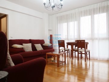 Foto 4 de Paseo de Mons frente al polideportivo alquilamos vivienda de salón, 3 habitaciones, baño y cocina-comedor. Exterior. Alquiler estable.