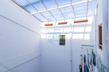 Foto 15 de Avenida Isabel II ático luminoso situado en planta décima con 3 ventanas a amplio patio de casa.